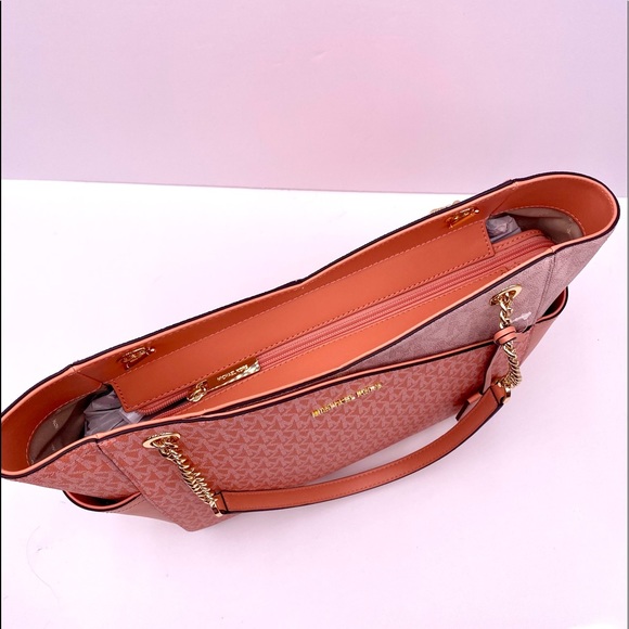 Michael Kors Jet Set Large Color-Block Saffiano Leather Tote Bag - Picture 8 of 12